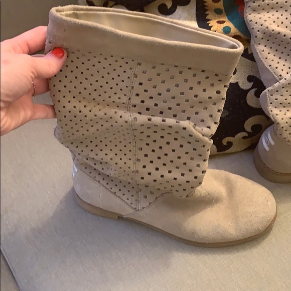 Boots - Picture 3 of 8